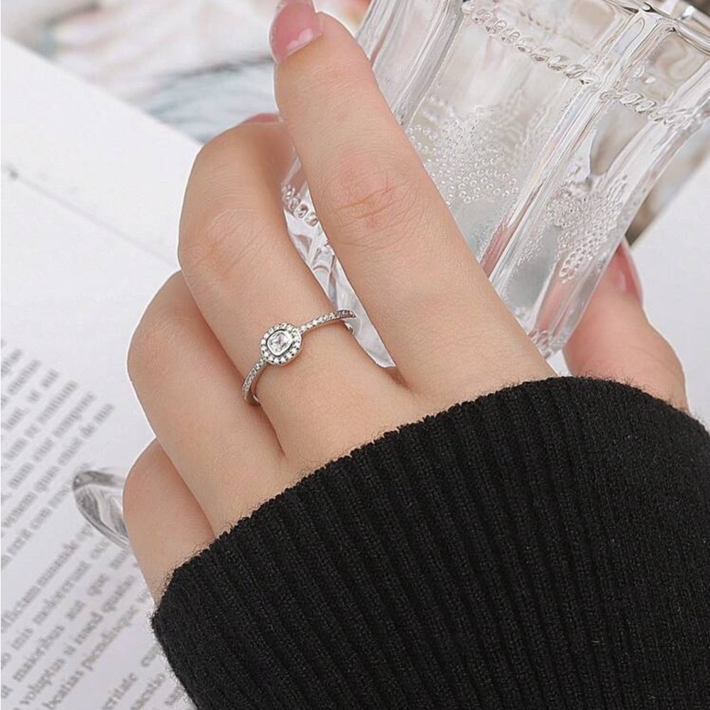 Beautiful Engagement Ring Swiss Zirconia 💍